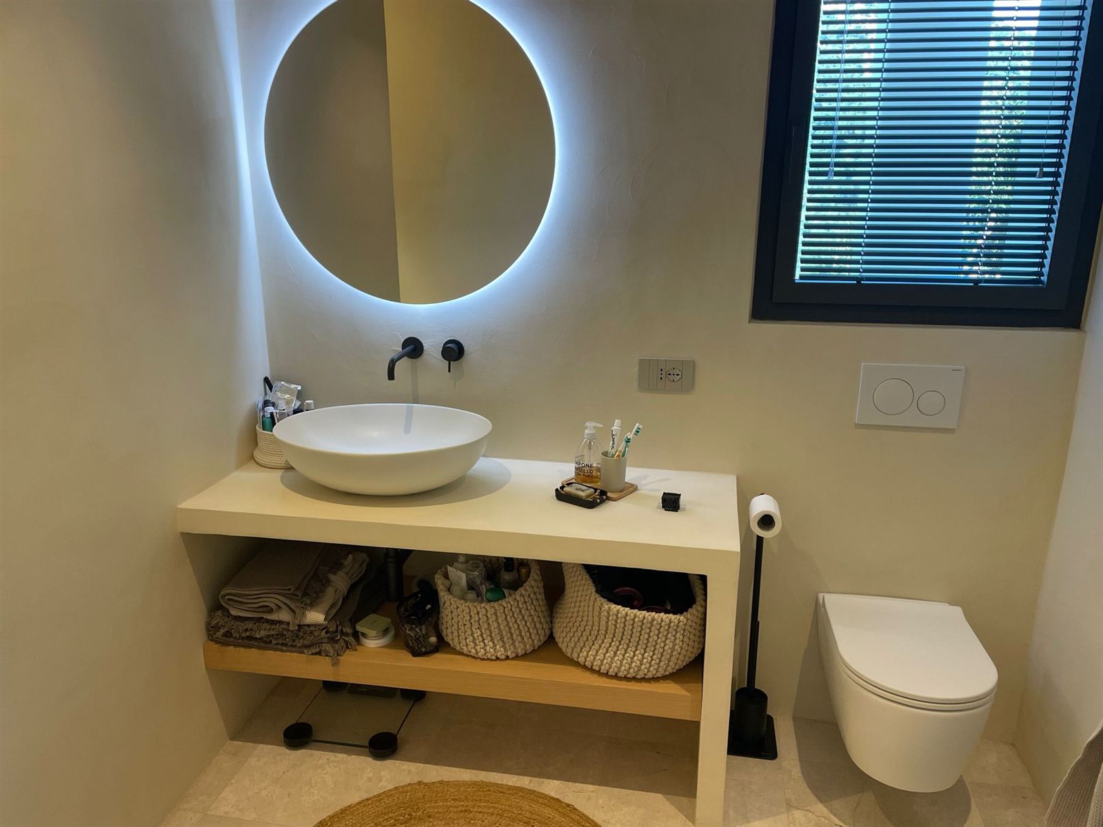 Bagno con specchio retroilluminato